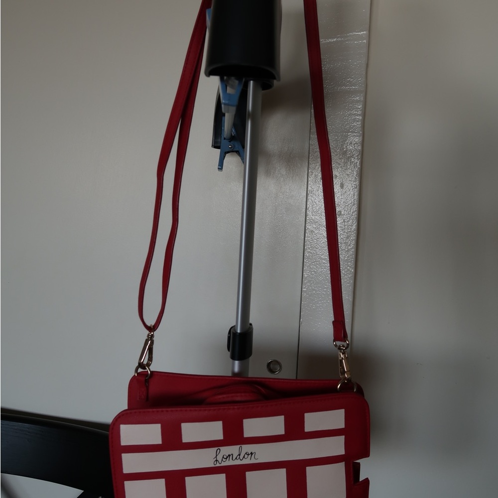 London Bus Purse from Paperchase - Picture 4 of 6
